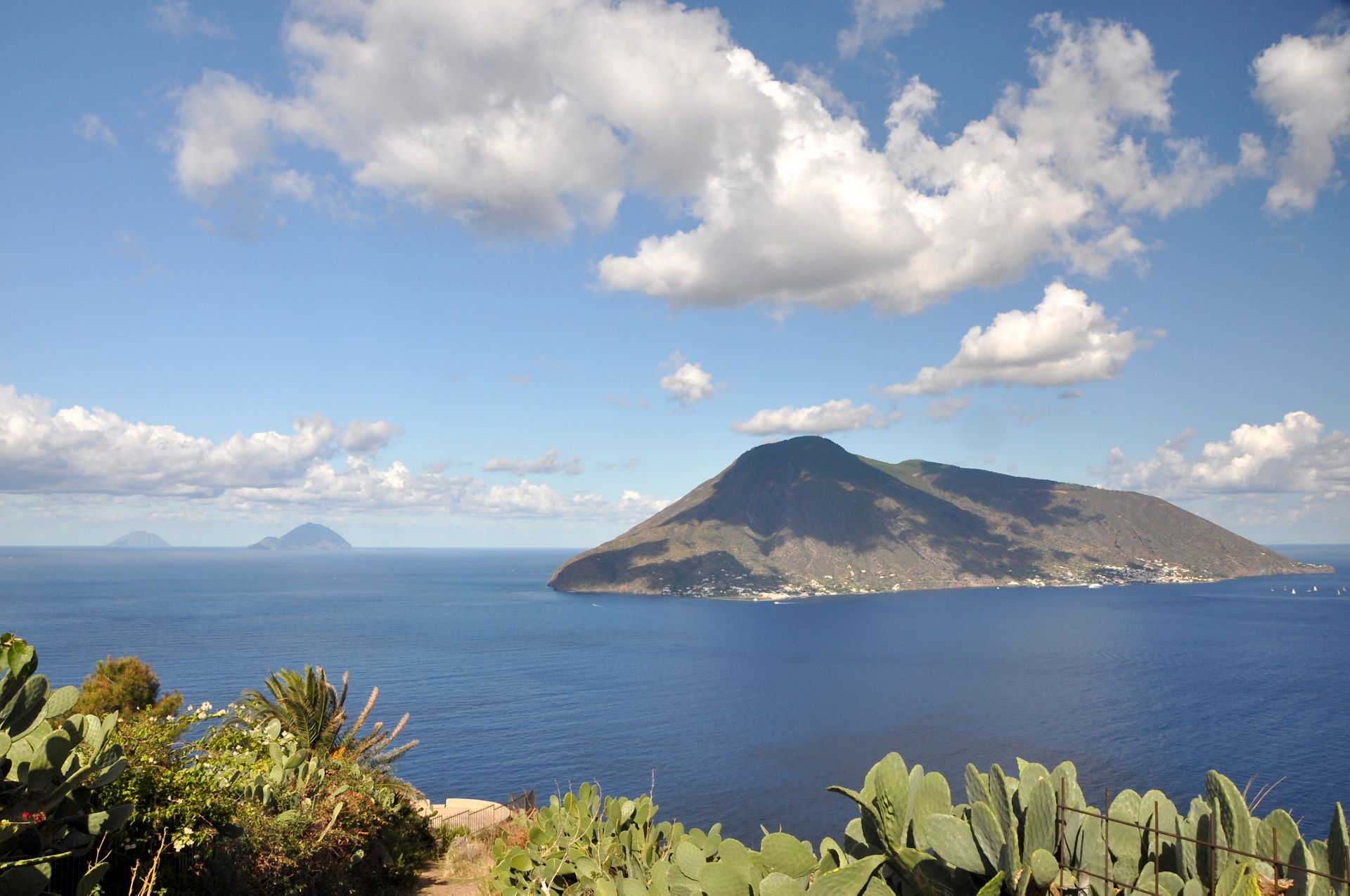 Lipari (Photo license: CC BY 2.0)